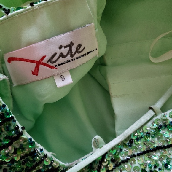 Prom dresse - Picture 3 of 3